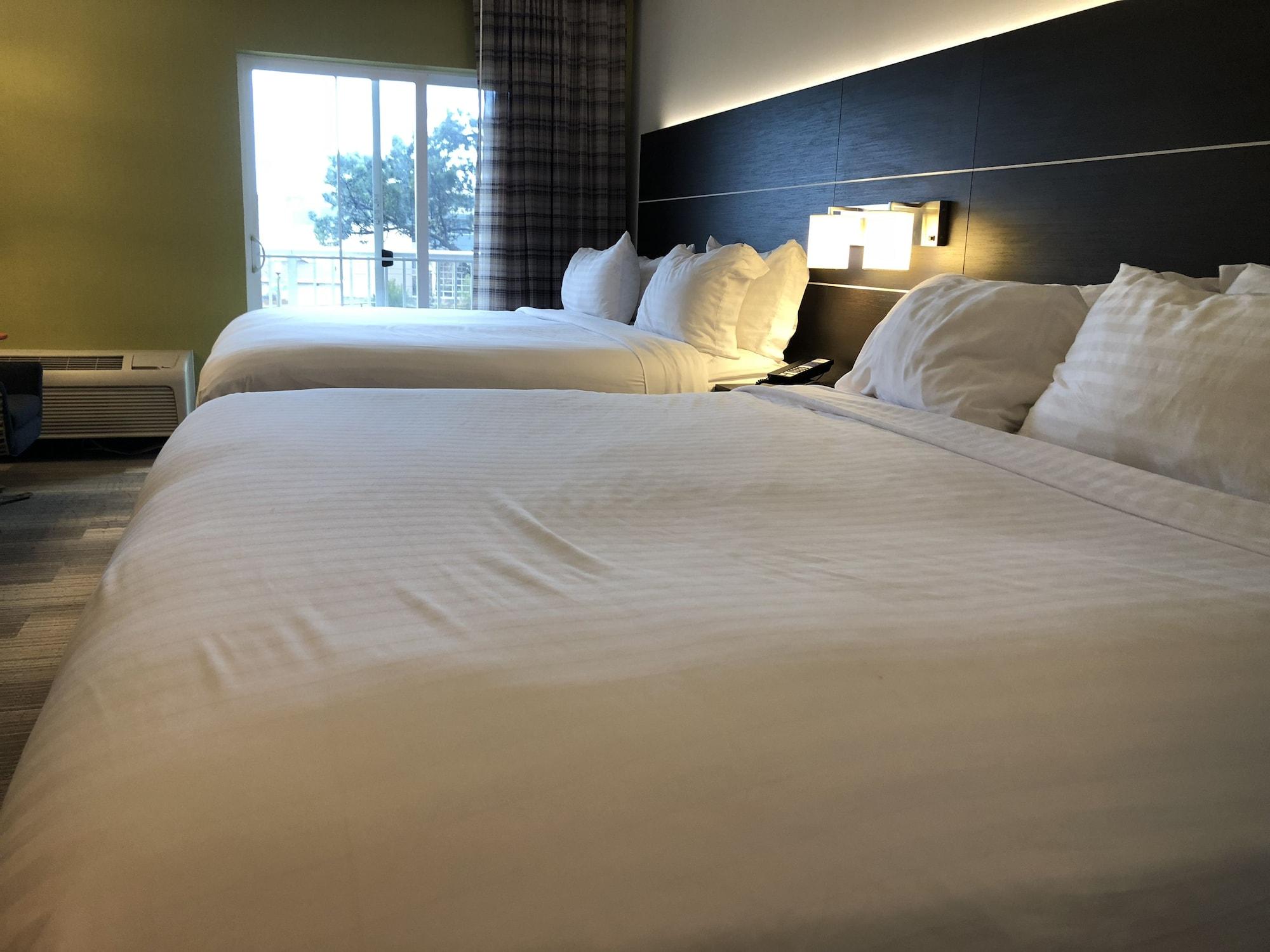 Holiday Inn Express Hotel & Suites Seaside Convention Center By Ihg Exterior photo