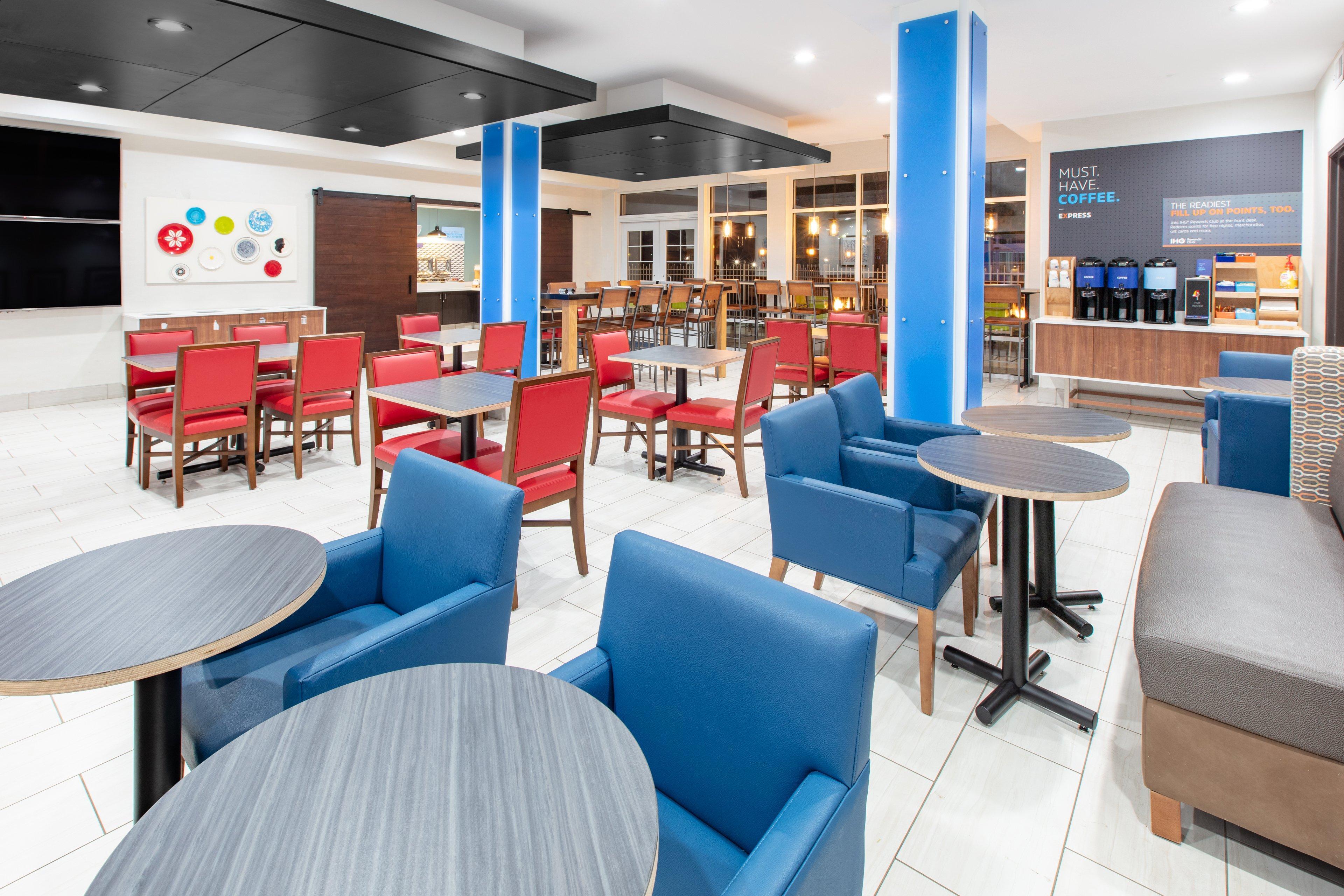 Holiday Inn Express Hotel & Suites Seaside Convention Center By Ihg Exterior photo