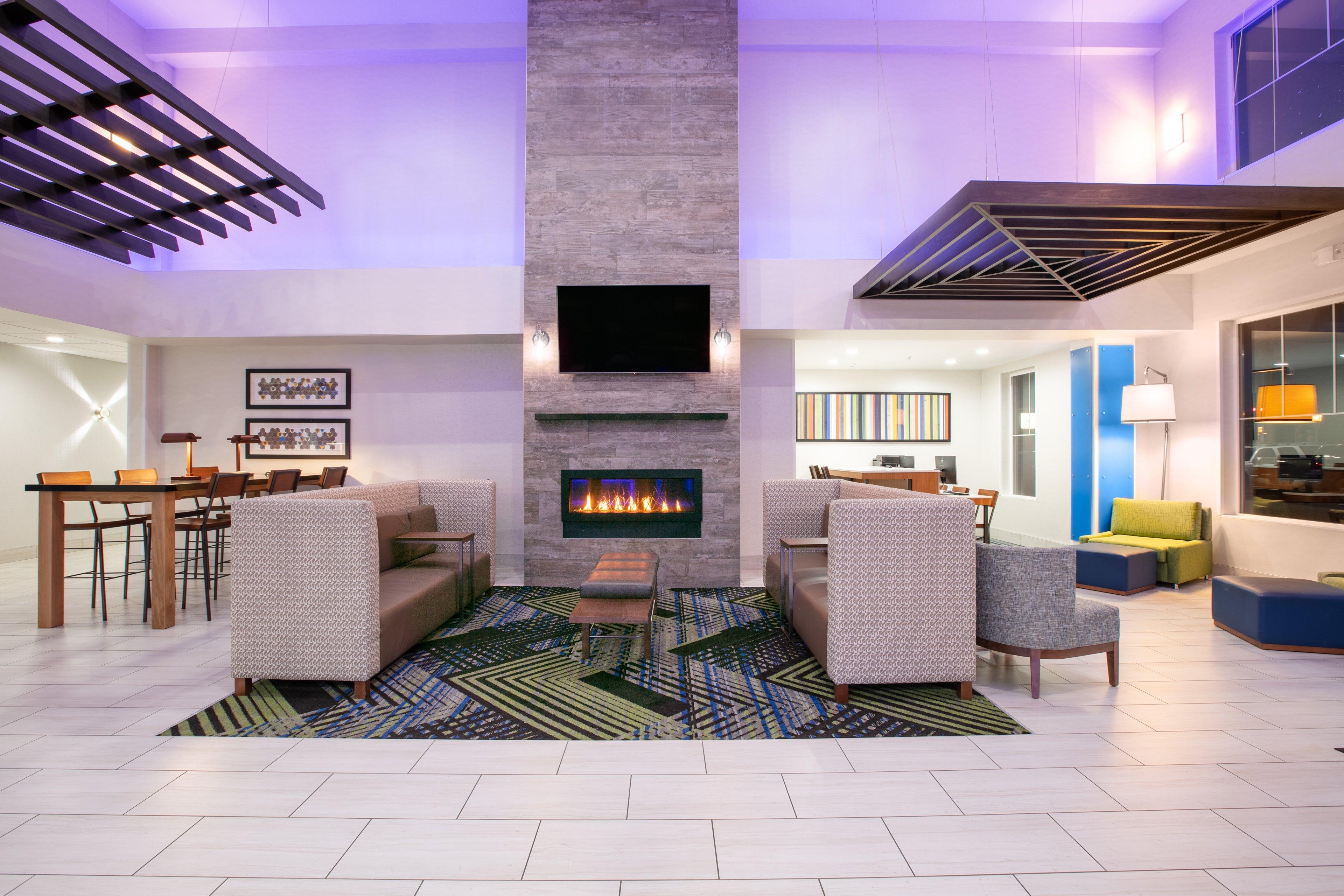Holiday Inn Express Hotel & Suites Seaside Convention Center By Ihg Exterior photo