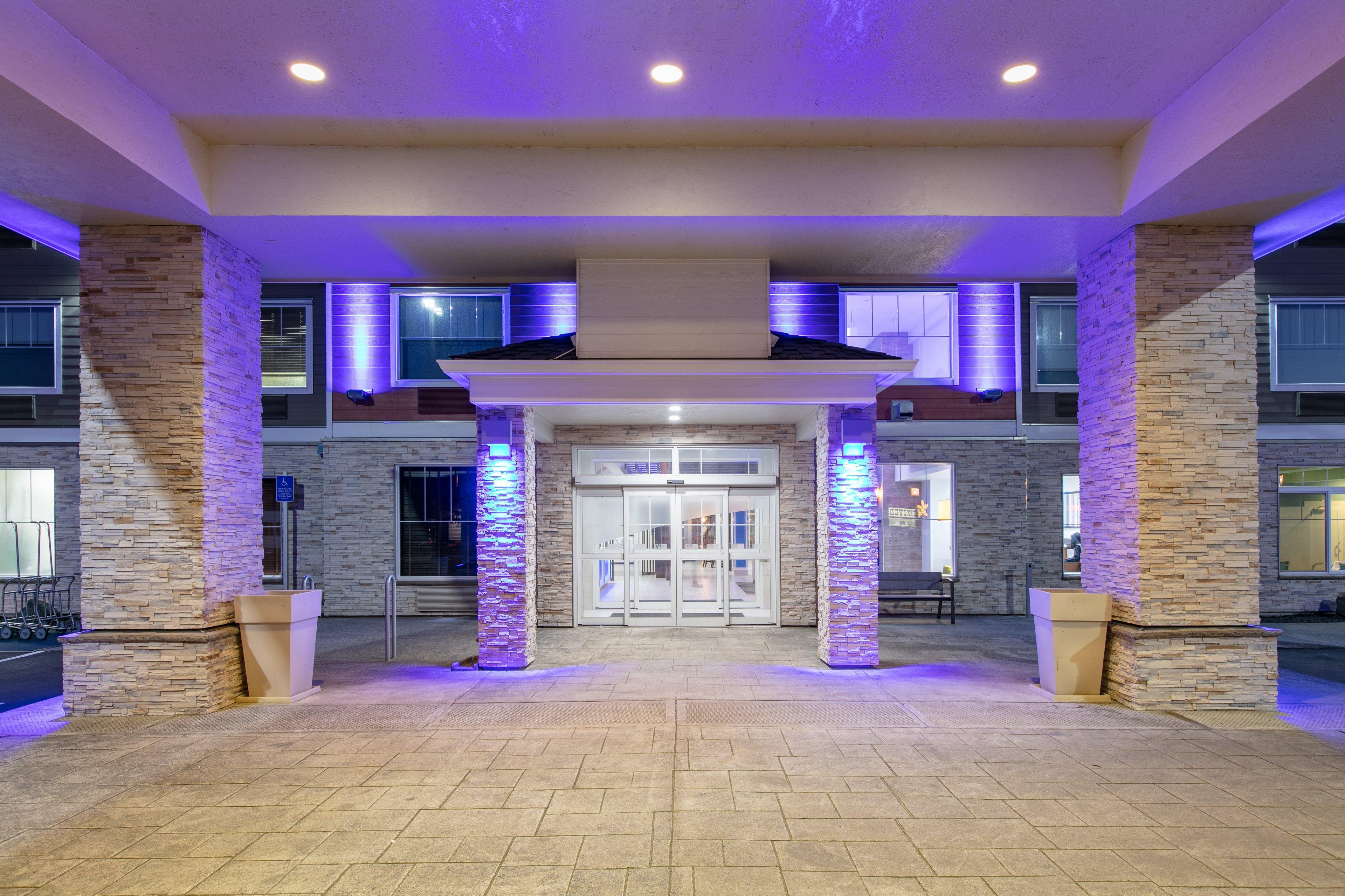 Holiday Inn Express Hotel & Suites Seaside Convention Center By Ihg Exterior photo