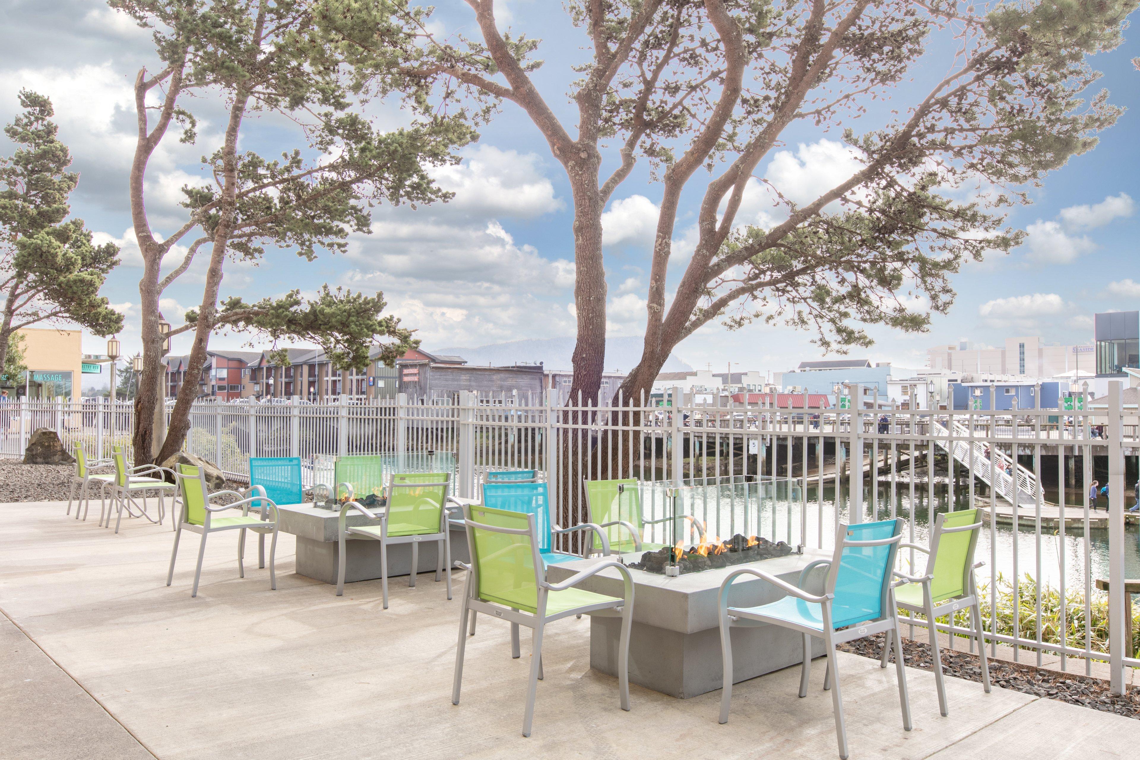 Holiday Inn Express Hotel & Suites Seaside Convention Center By Ihg Exterior photo
