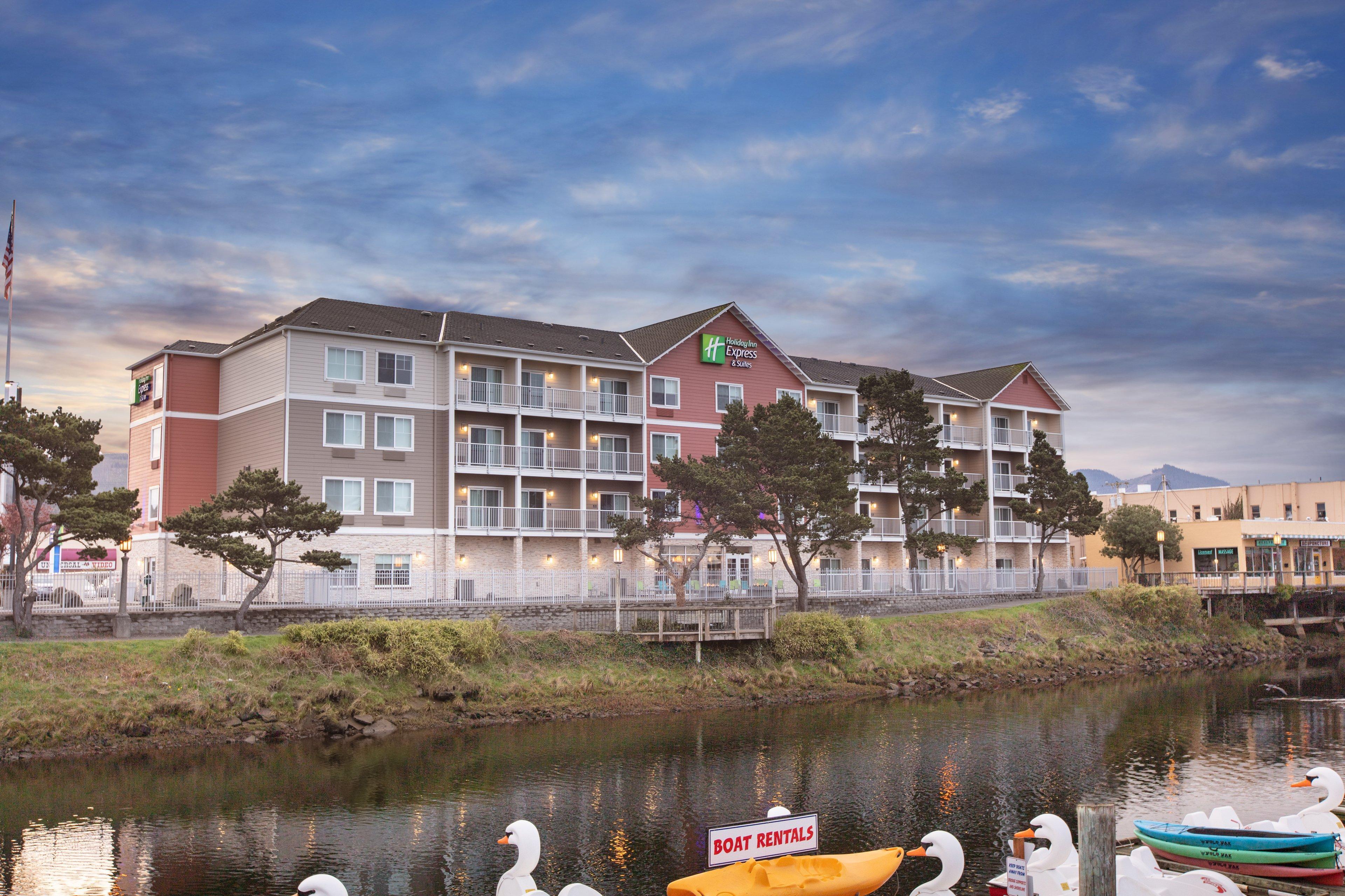 Holiday Inn Express Hotel & Suites Seaside Convention Center By Ihg Exterior photo