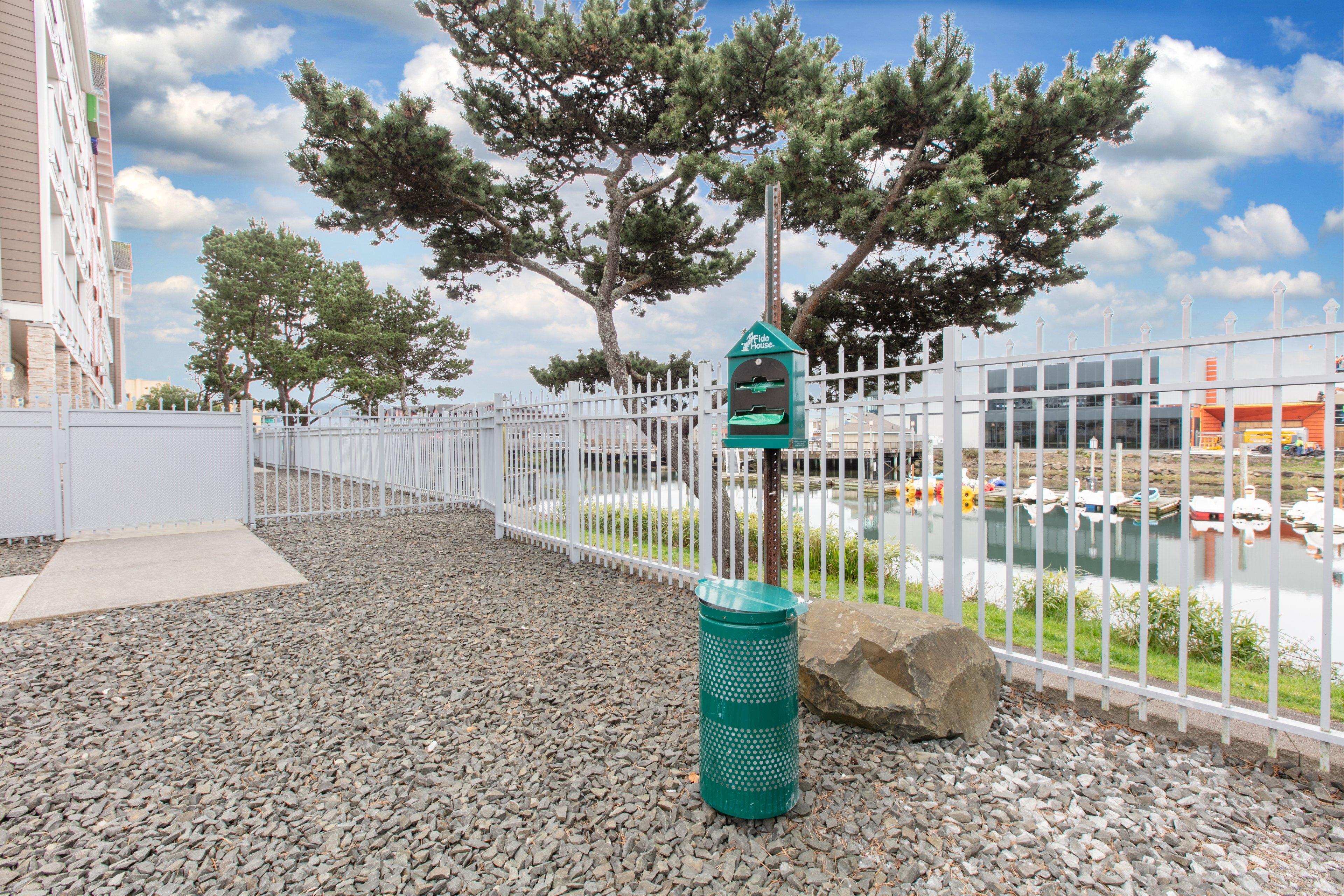 Holiday Inn Express Hotel & Suites Seaside Convention Center By Ihg Exterior photo