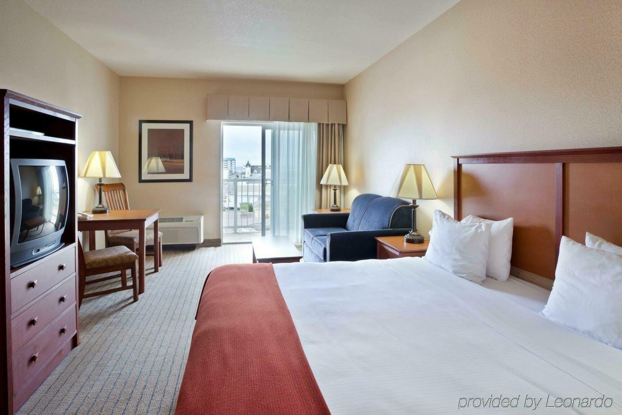 Holiday Inn Express Hotel & Suites Seaside Convention Center By Ihg Exterior photo