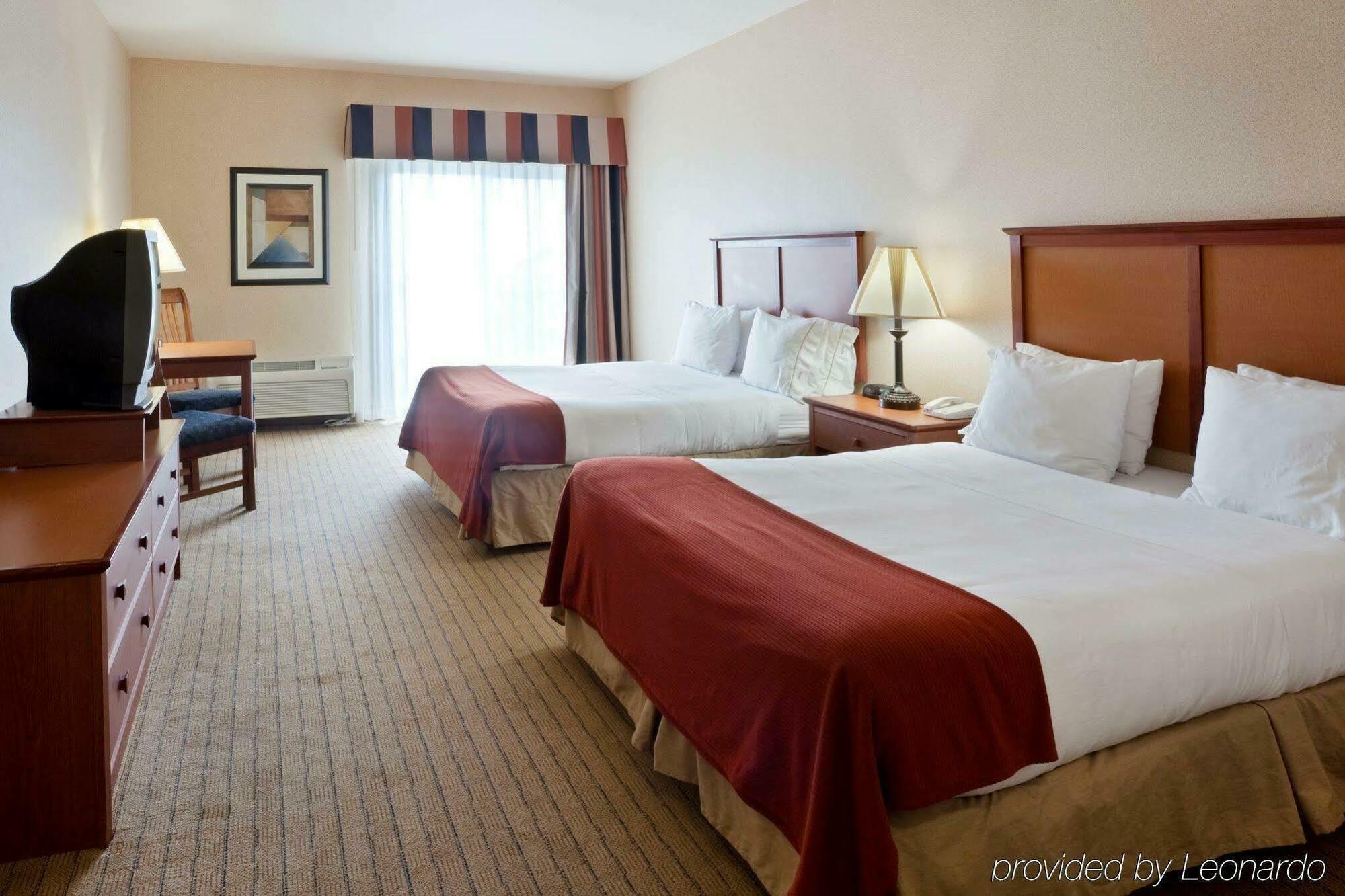 Holiday Inn Express Hotel & Suites Seaside Convention Center By Ihg Exterior photo